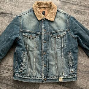 Warm coat for sell. Nothing wrong with it! Just don’t use it anymore.